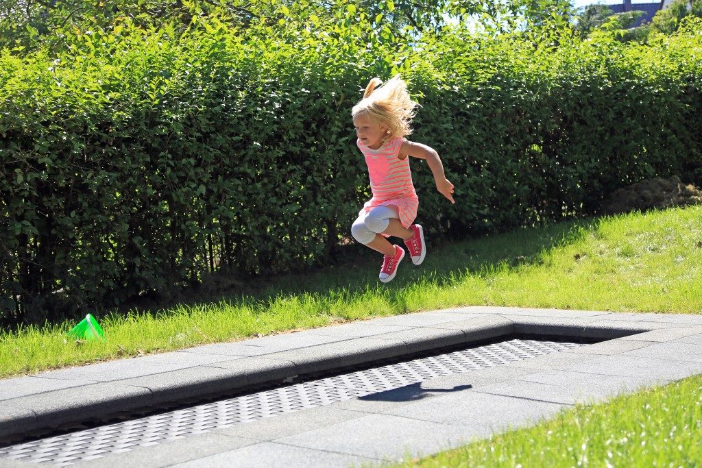 Trampoline tout en longueur