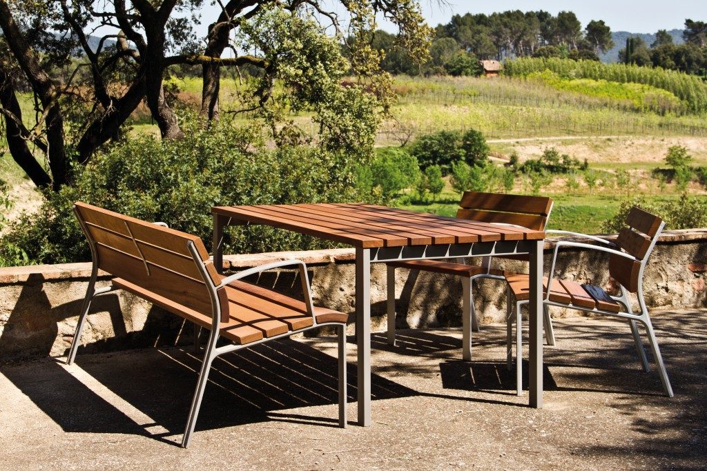 NeoRomantico_table_Santa&Cole