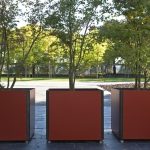 Plaza en résine-jardinière_santa&cole