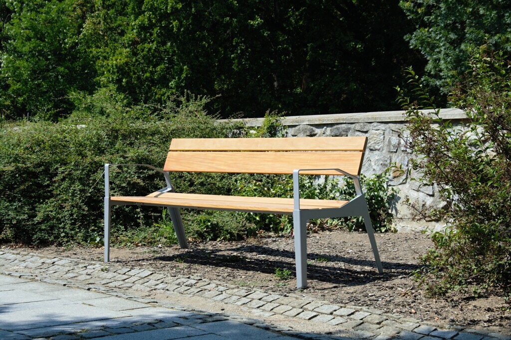 BERGA banc bois avec accoudoirs