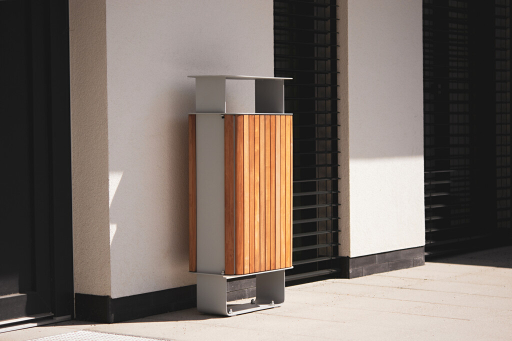 STADIUM Corbeille bois 60L