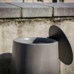 KOLHN Corbeille béton couvercle 75L