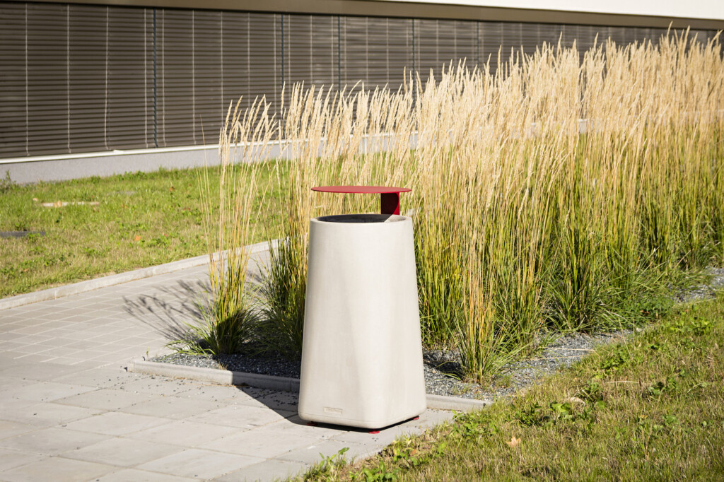 KOLHN Corbeille béton couvercle 75L