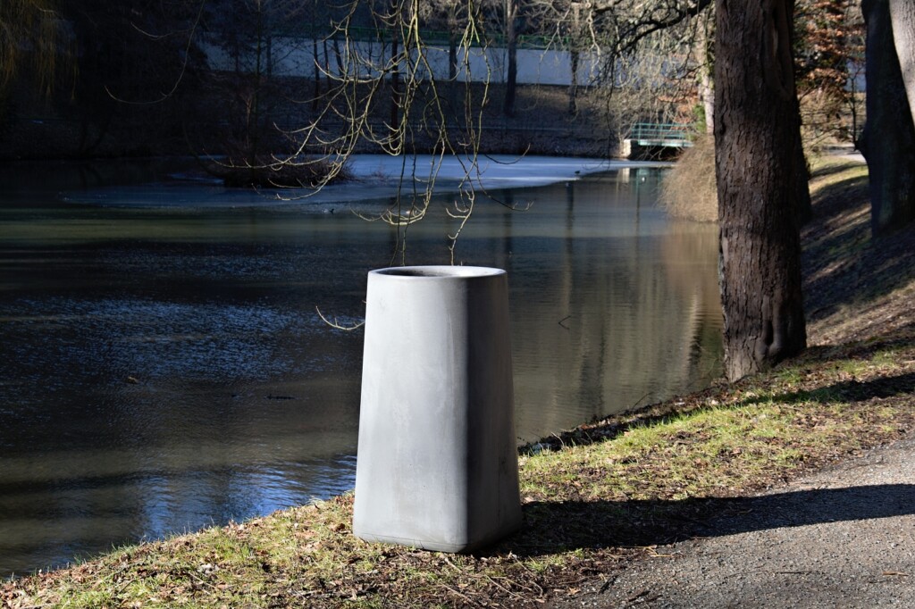 KOLN Corbeille béton simple 75L