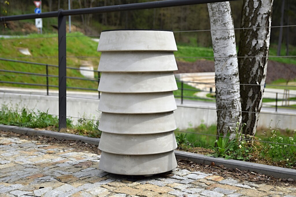 STROK Corbeille béton 60L